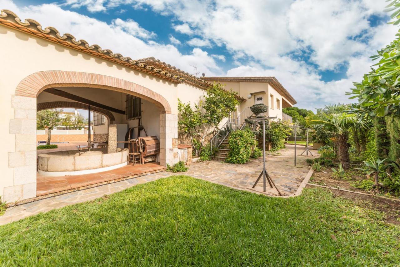 Villa Nuria L'Escala Exterior photo